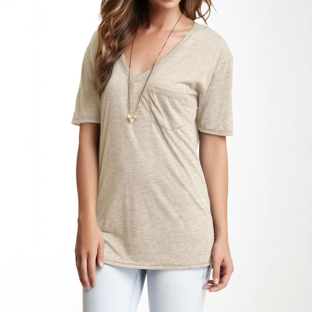NWOT Go Couture Slub V-Neck Pocket T-Shirt Sz L in Light Gray